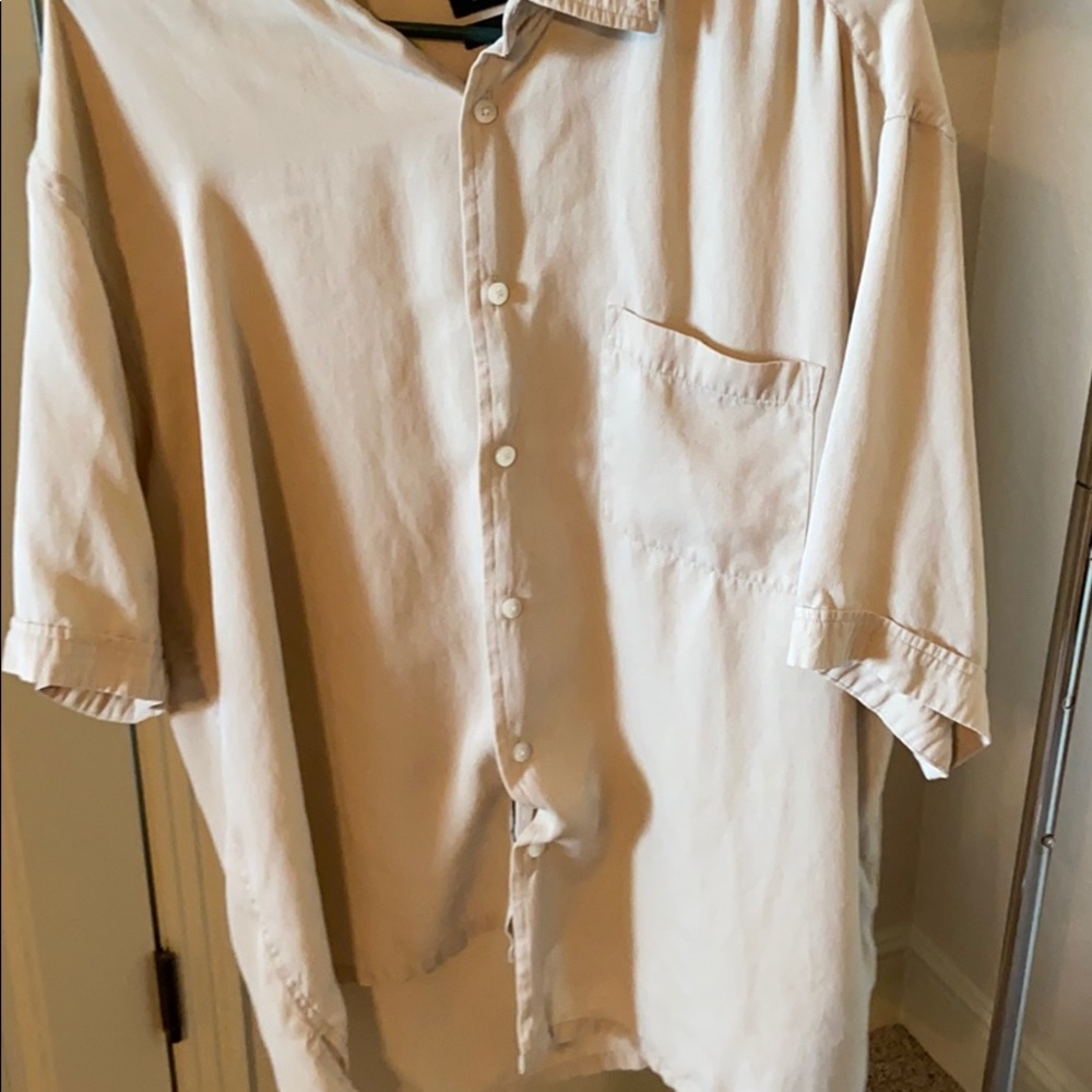 a short sleeve shirt